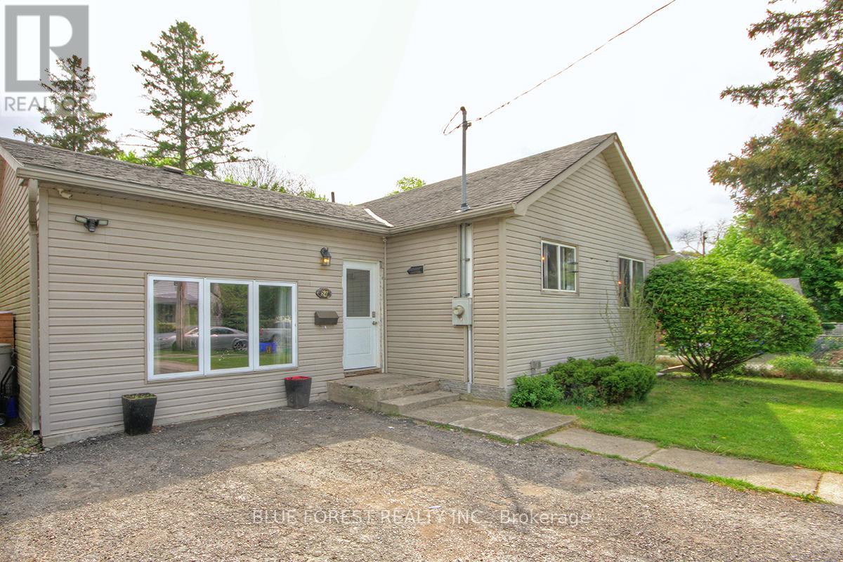 54 Clemens Street, London East (East C), Ontario  N5Y 1H6 - Photo 2 - X12147341