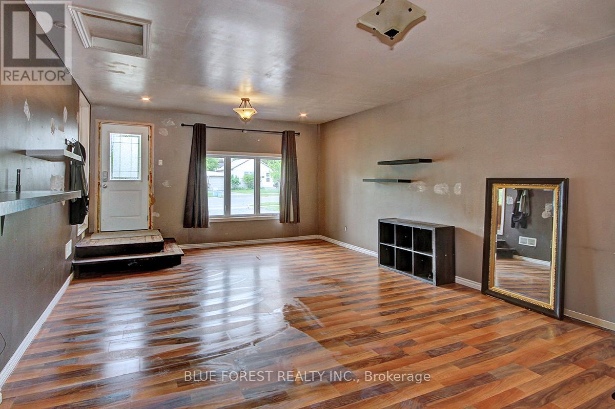 54 Clemens Street, London East, Ontario  N5Y 1H6 - Photo 3 - X12147341