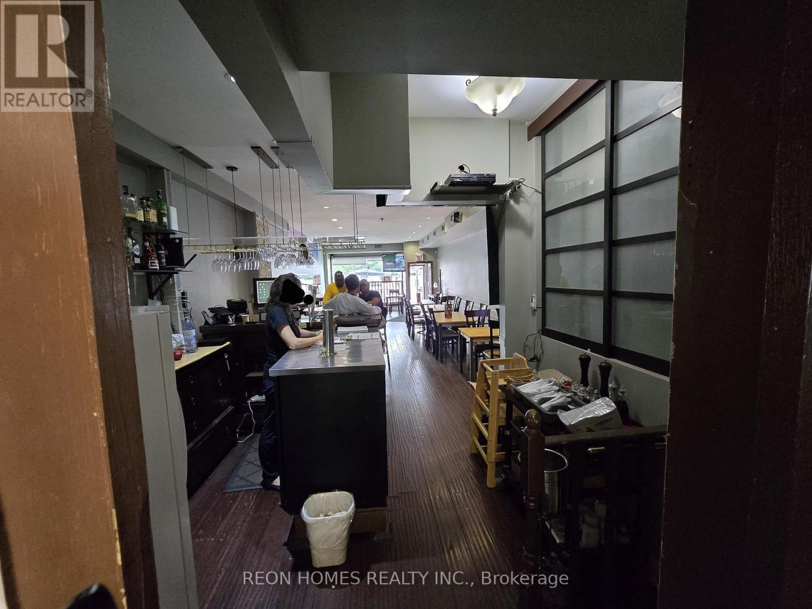Property at 753 THE QUEENSWAY image 4