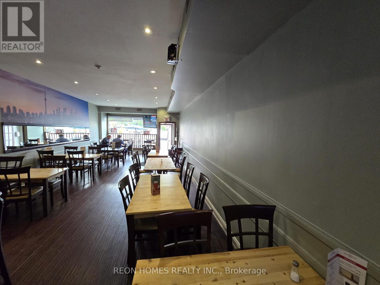 753 The Queensway, Toronto (Stonegate-Queensway), Ontario  M8Z 1M8 - Photo 7 - W12146921