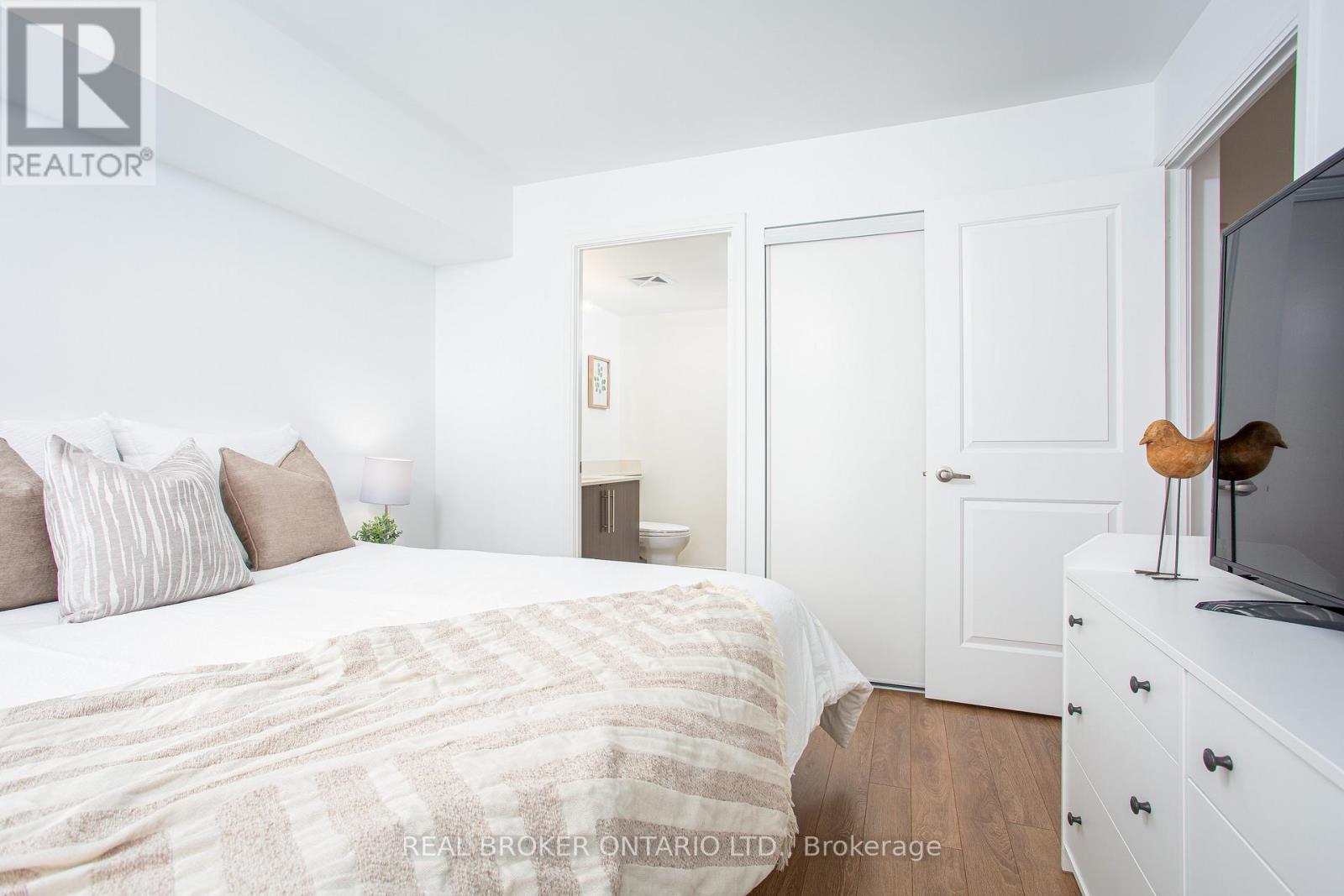 1603 - 1 Michael Power Place, Toronto, Ontario  M9A 0A1 - Photo 8 - W12146960