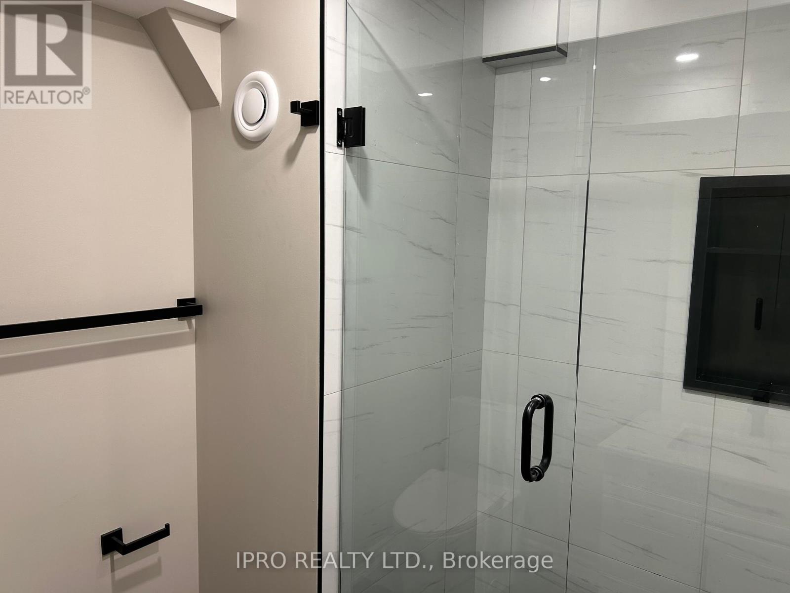 1485 Daniel Creek Road, Mississauga, Ontario  L5V 1T7 - Photo 8 - W12147006