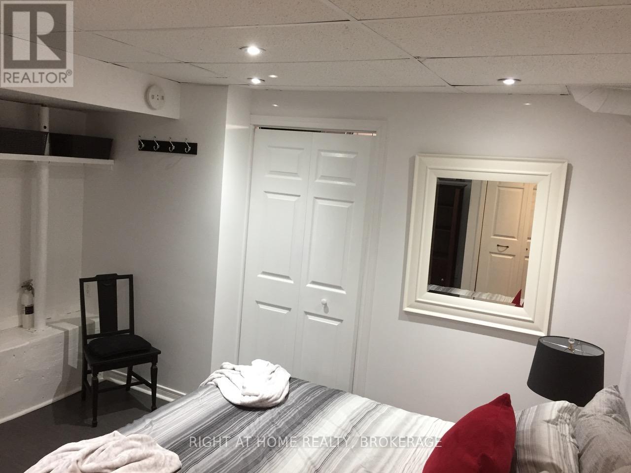 164 Trafalgar Road, Oakville, Ontario  L6J 3G6 - Photo 2 - W12147018