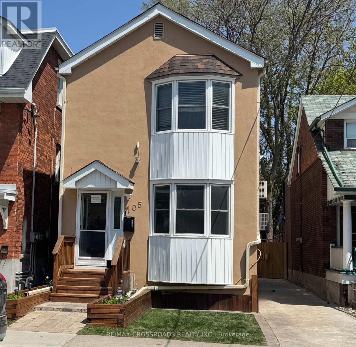 105 Runnymede Road, Toronto (High Park-Swansea), Ontario  M6S 2Y4 - Photo 2 - W12147024