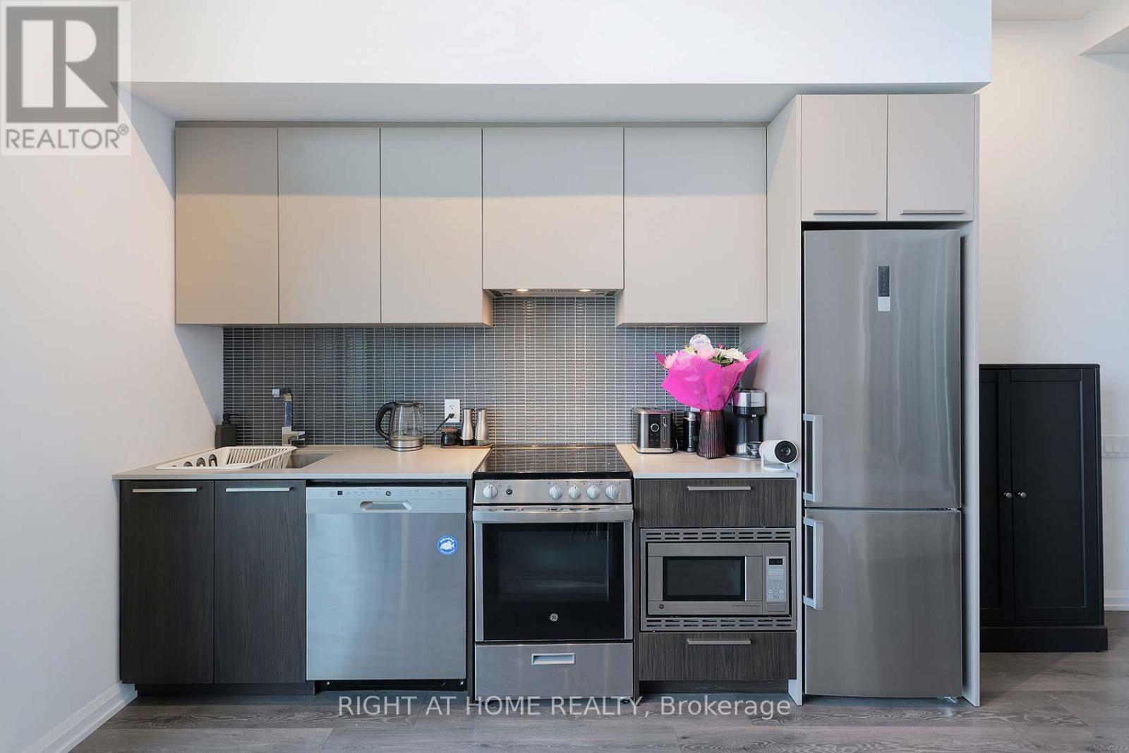 523 - 4208 Dundas Street W, Toronto (Edenbridge-Humber Valley), Ontario  M8X 0B1 - Photo 13 - W12147029