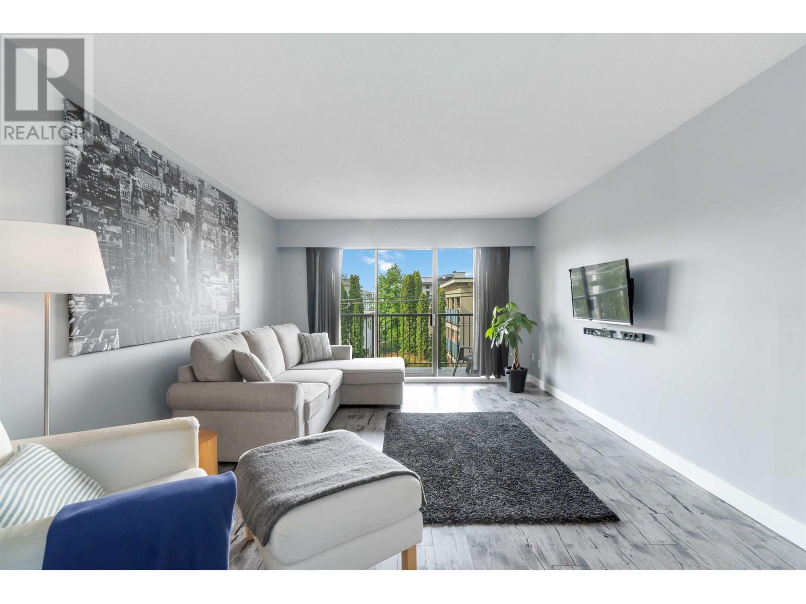 108 155 E 5TH STREET, North Vancouver, British Columbia
