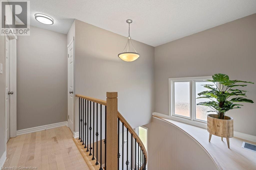 16 Linington Trail, Dundas, Ontario  L9H 7A3 - Photo 15 - 40728573