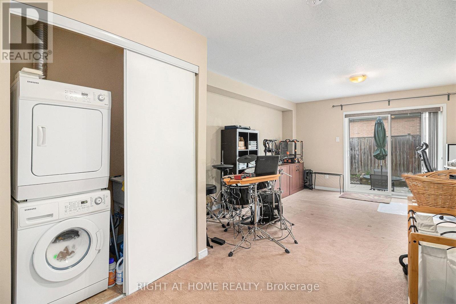 72 Jenscott Private, Ottawa, Ontario  K2C 0E4 - Photo 24 - X12147317