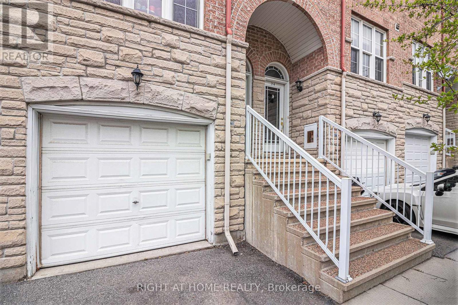 72 Jenscott Private, Ottawa, Ontario  K2C 0E4 - Photo 3 - X12147317