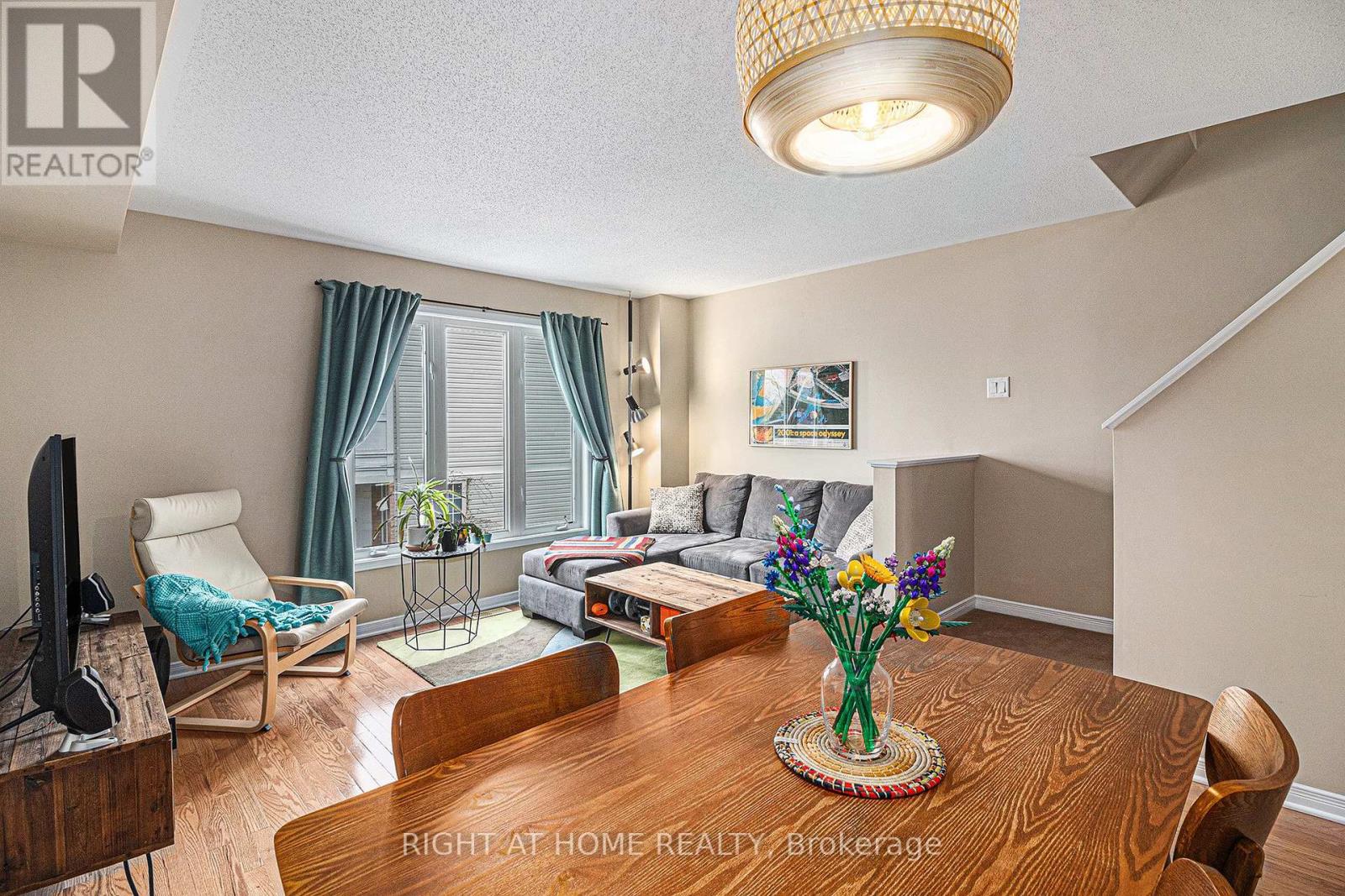 72 Jenscott Private, Ottawa, Ontario  K2C 0E4 - Photo 8 - X12147317