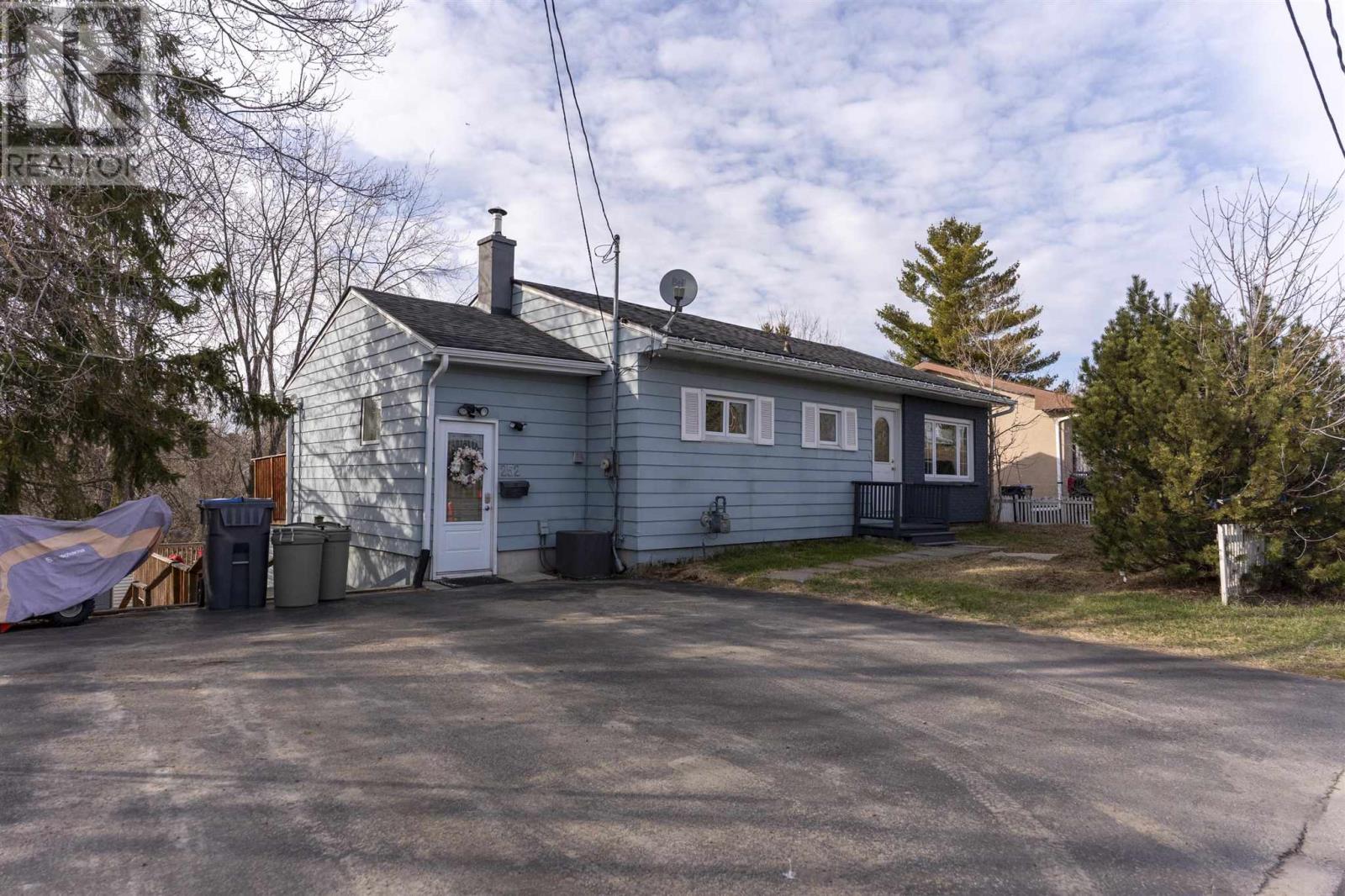 Property at 252 Theresa ST image 2