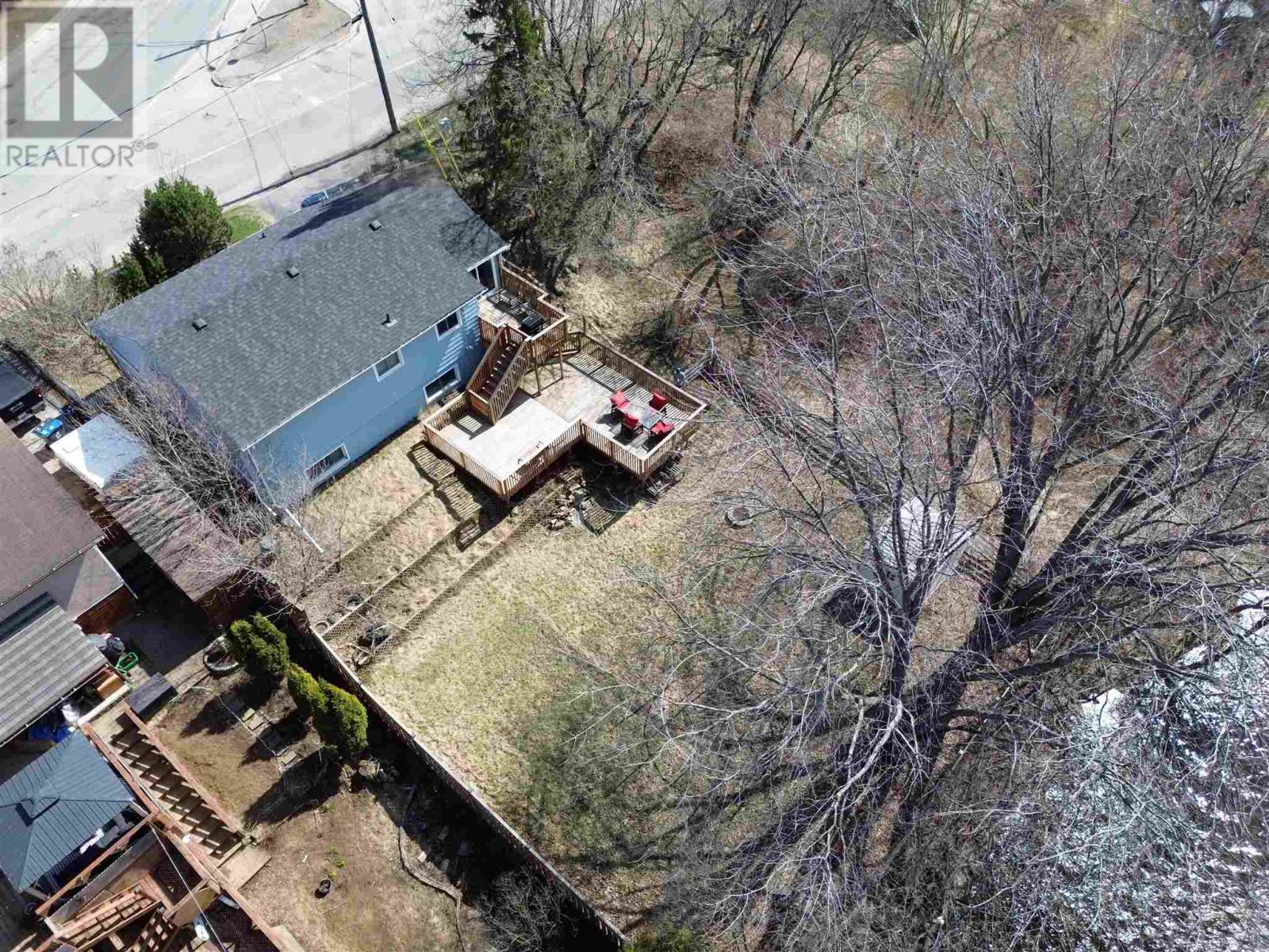 Property at 252 Theresa ST image 4