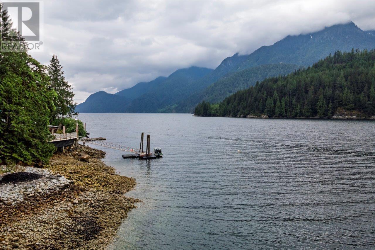 11 East Of Croker Island, North Vancouver, British Columbia  V0V 0V0 - Photo 30 - R2995484