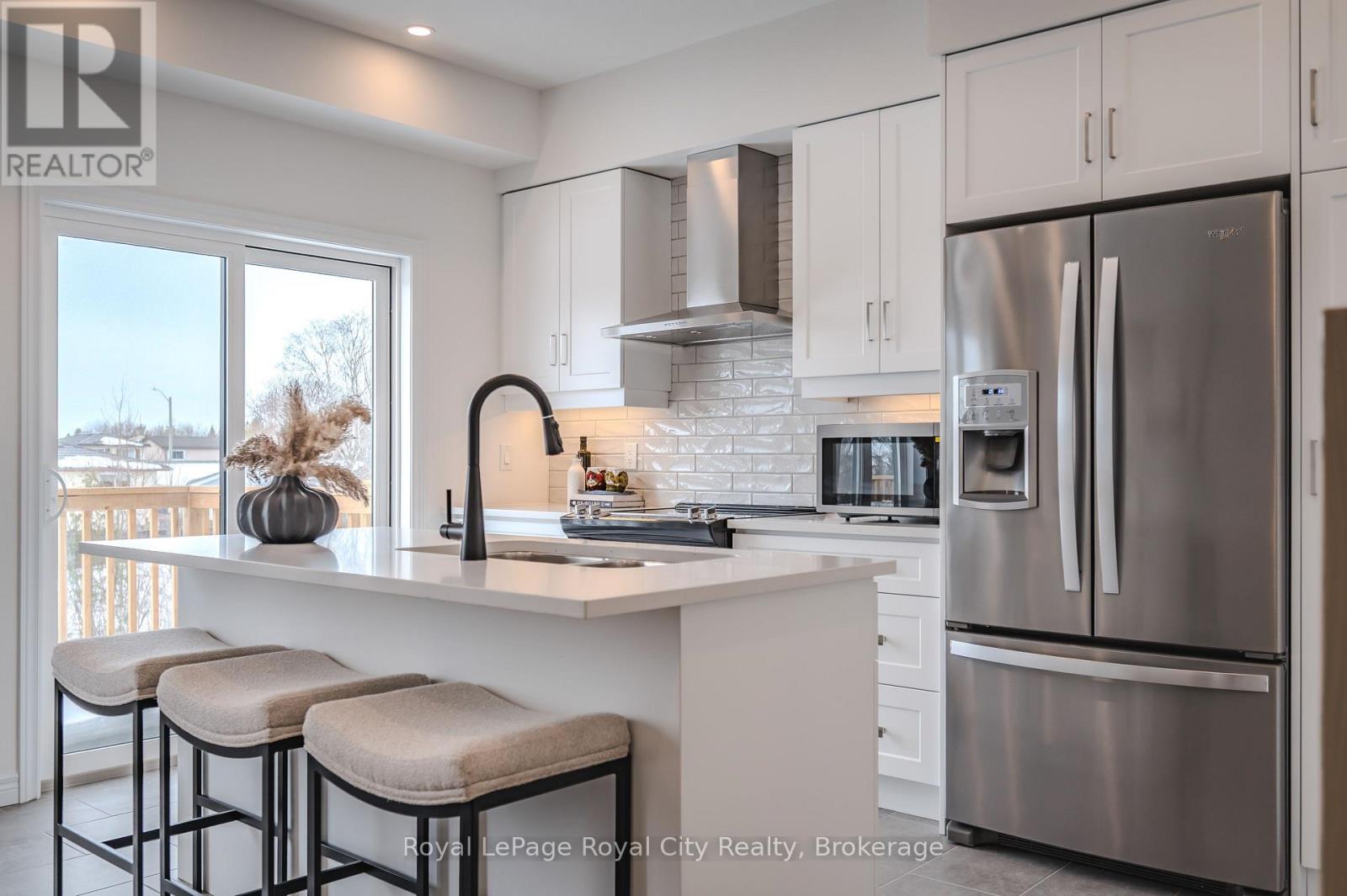 8 Sora Lane, Guelph, Ontario  N1E 0T4 - Photo 11 - X12108922