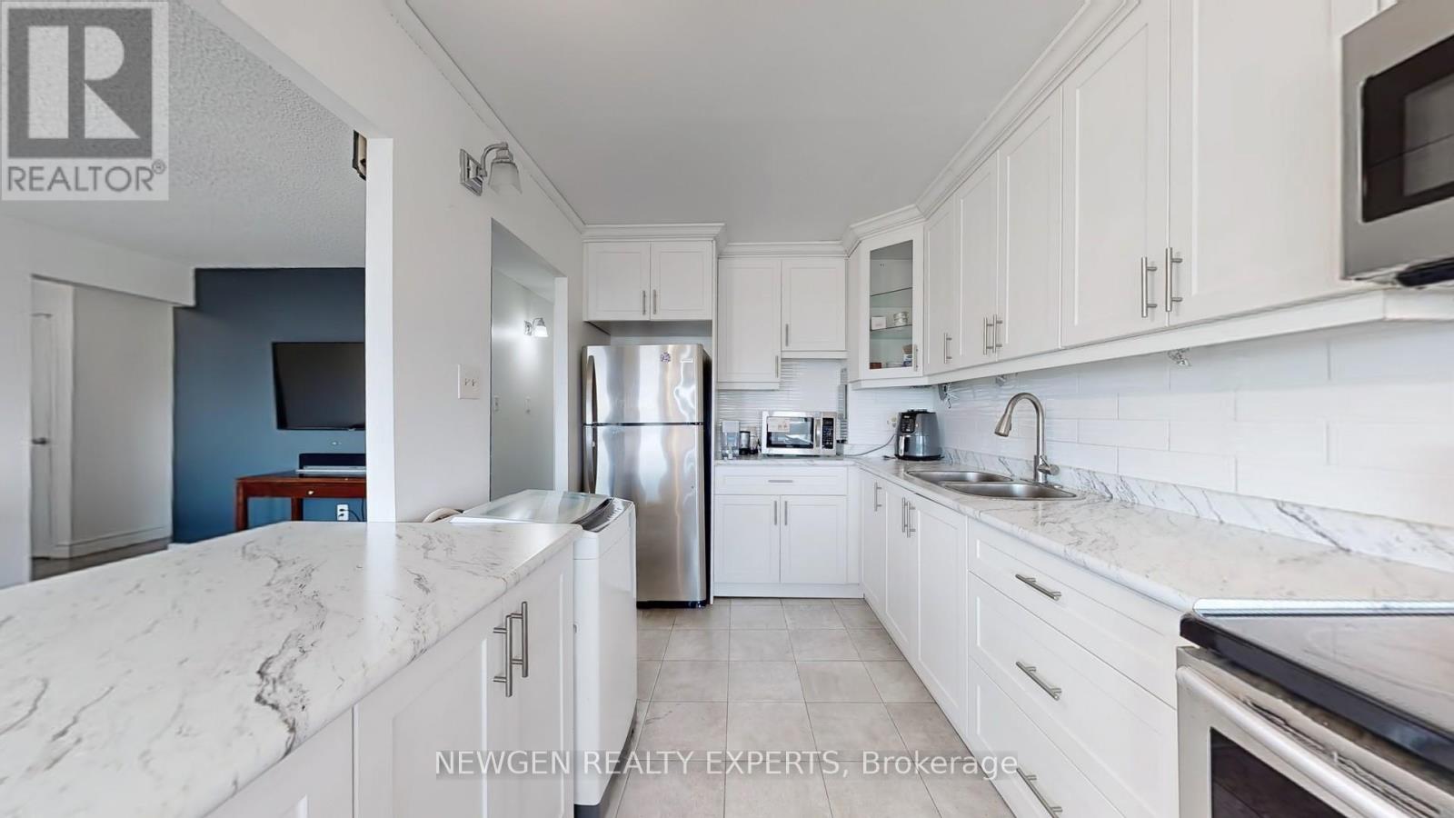 2406 - 735 Don Mills Road, Toronto (Flemingdon Park), Ontario  M3C 1T1 - Photo 8 - C12147067