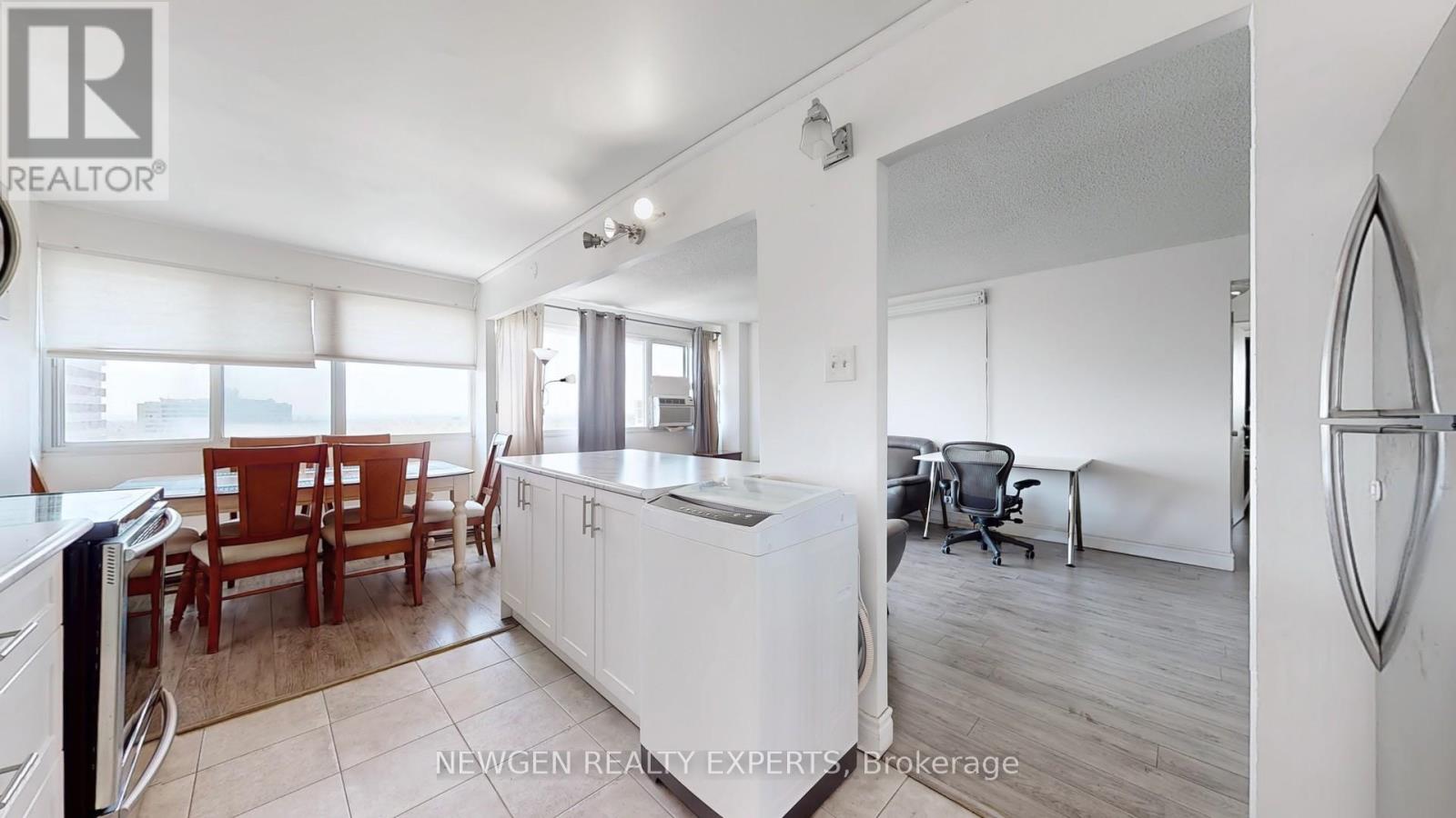 2406 - 735 Don Mills Road, Toronto (Flemingdon Park), Ontario  M3C 1T1 - Photo 9 - C12147067