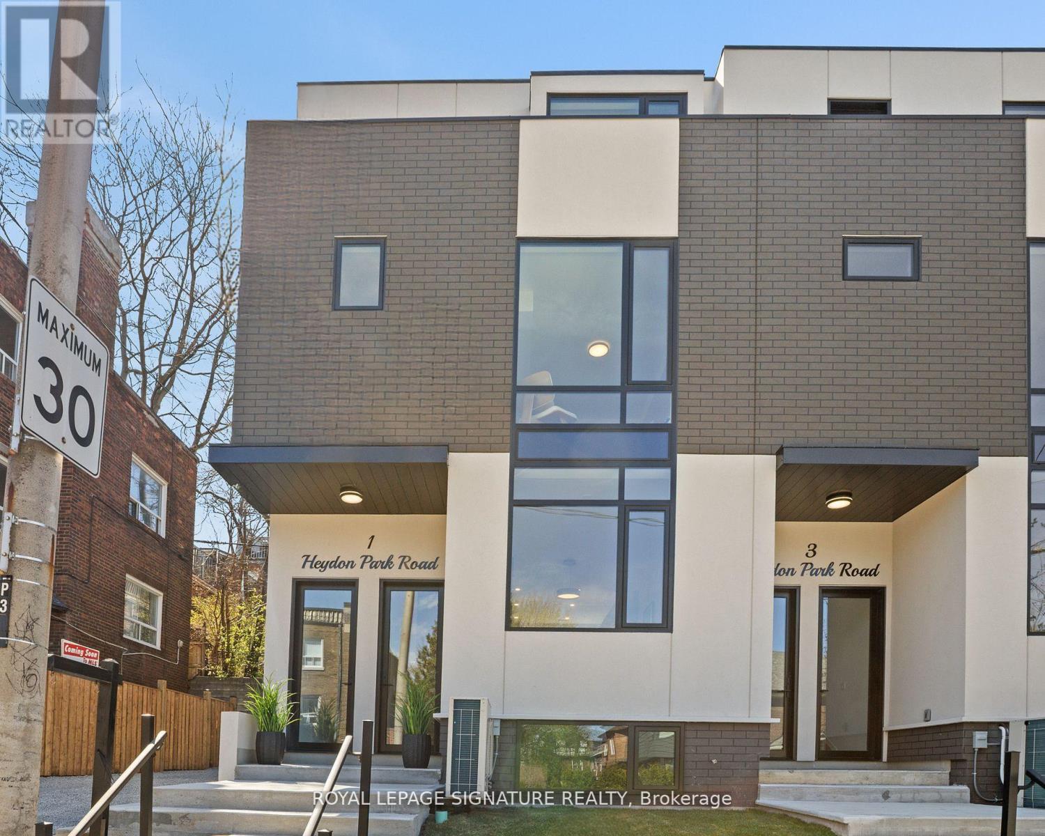 Main/upper - 1 Heydon Park Road, Toronto, Ontario  M6J 2C7 - Photo 1 - C12147079