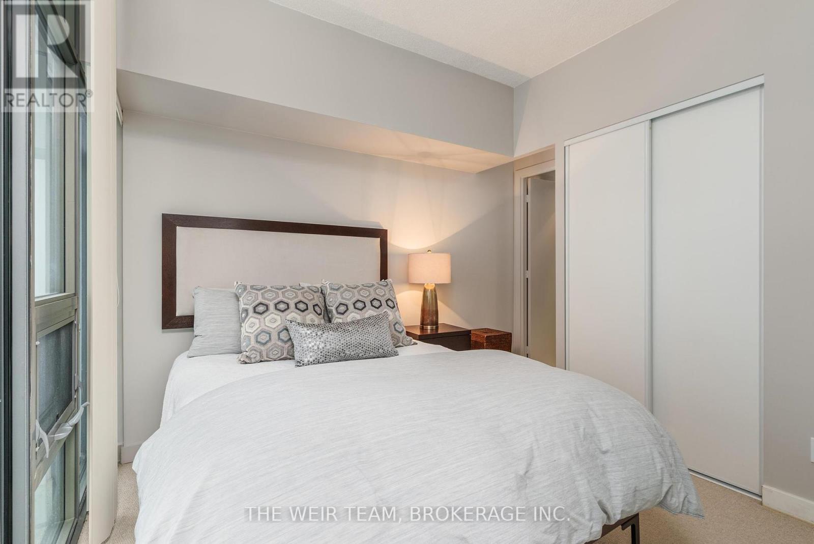 1411 - 33 Charles Street E, Toronto, Ontario  M4Y 0A2 - Photo 15 - C12147217
