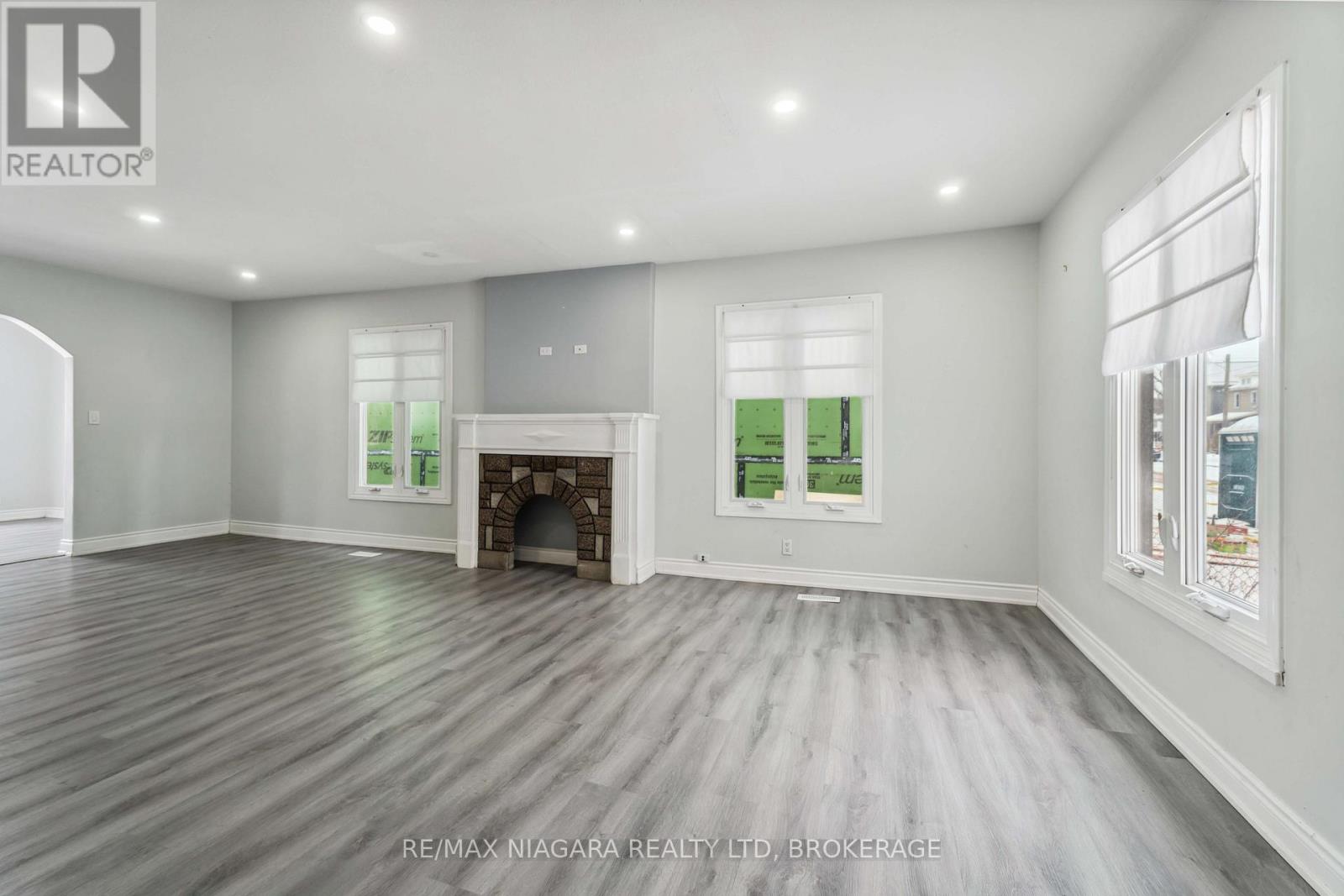 39 Oakland Avenue, Welland (Broadway), Ontario  L3C 2B8 - Photo 8 - X12147309