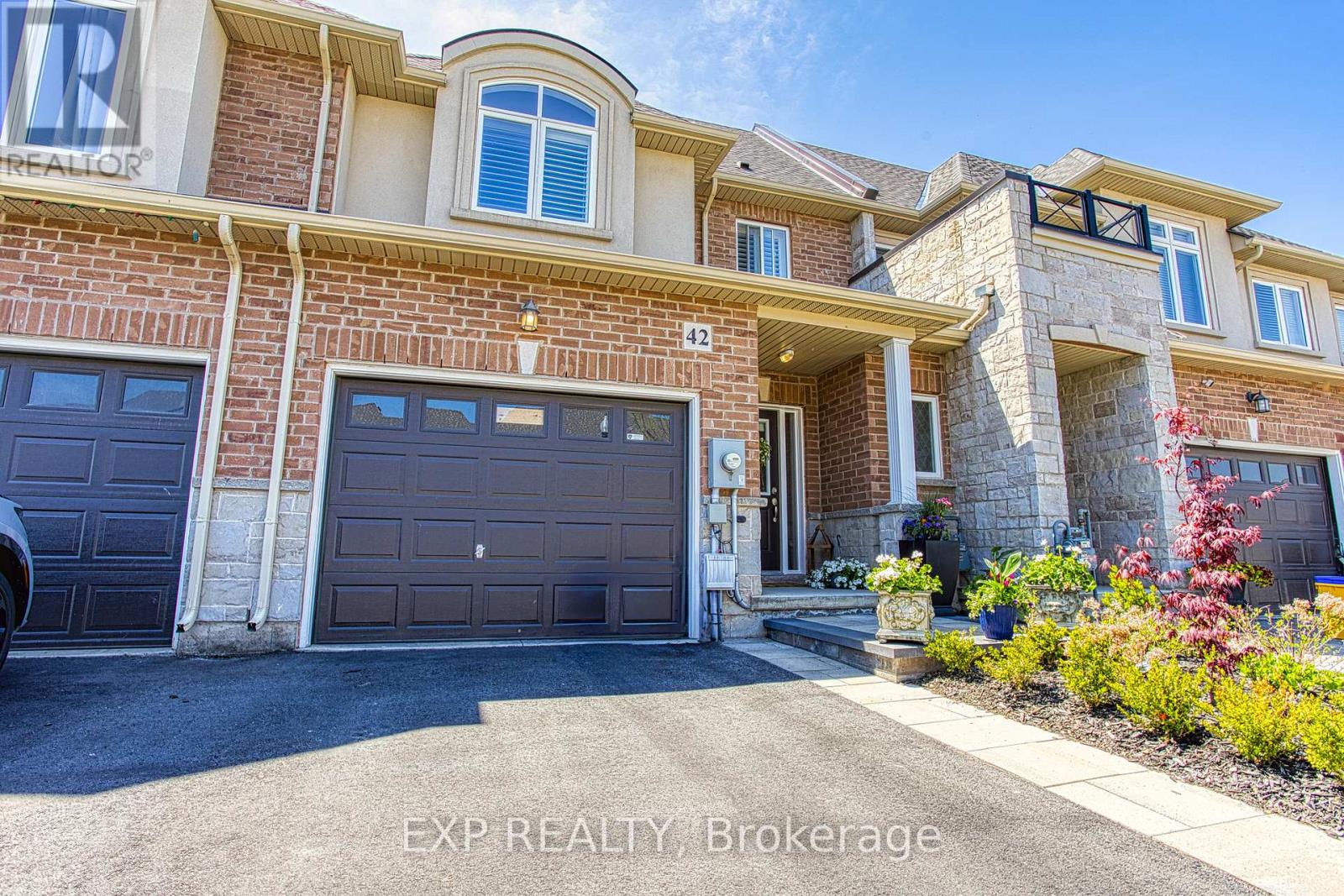 Property at 42 PINOT CRESCENT image 2