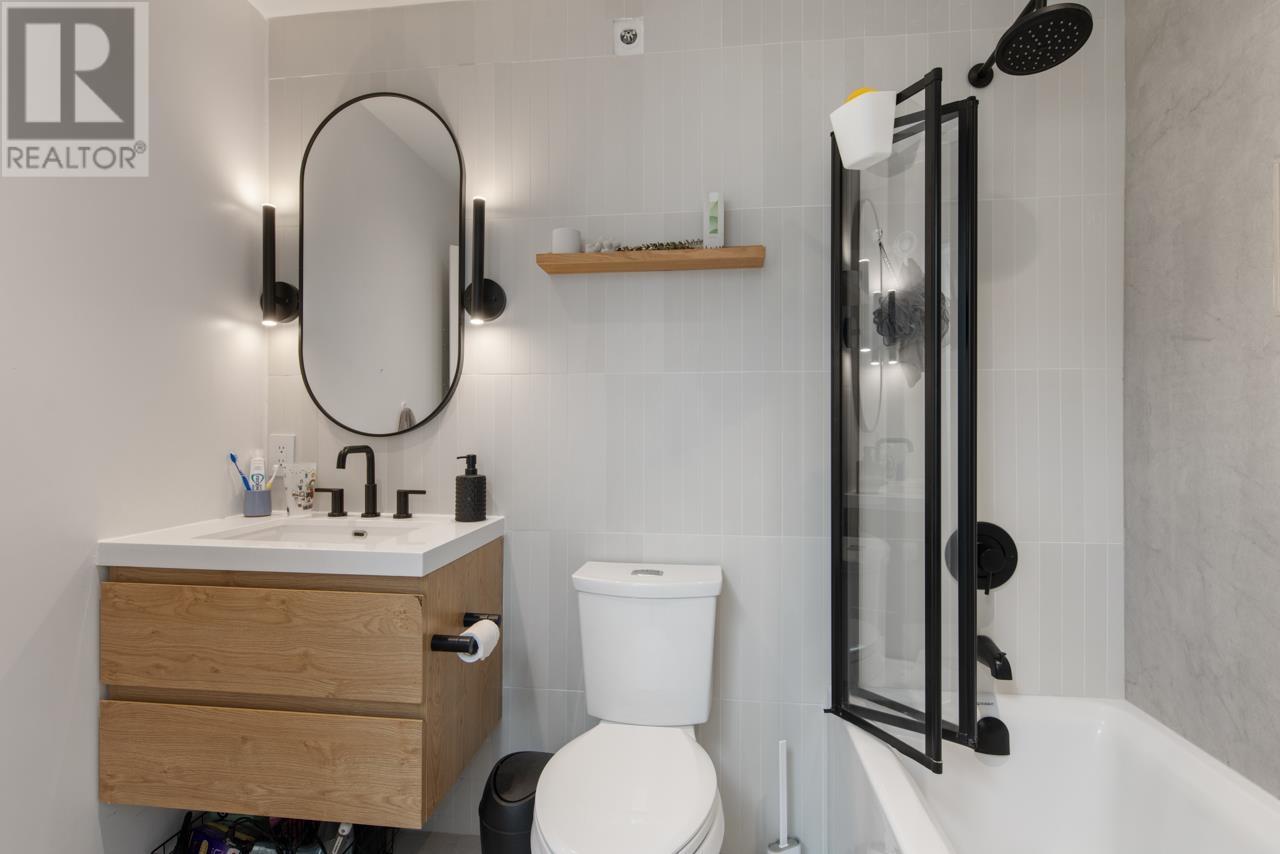 240 2565 W Broadway Avenue, Vancouver, British Columbia  V6K 2E9 - Photo 13 - R3002621