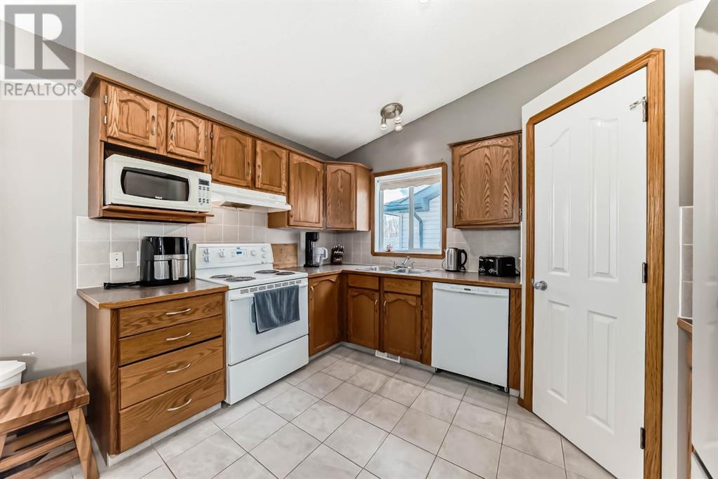 14 Strathford Place, Strathmore, Alberta  T1P 1S4 - Photo 7 - A2221031