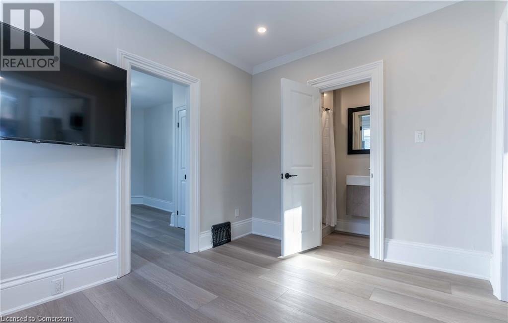 Property at 66 QUEEN Street W image 5