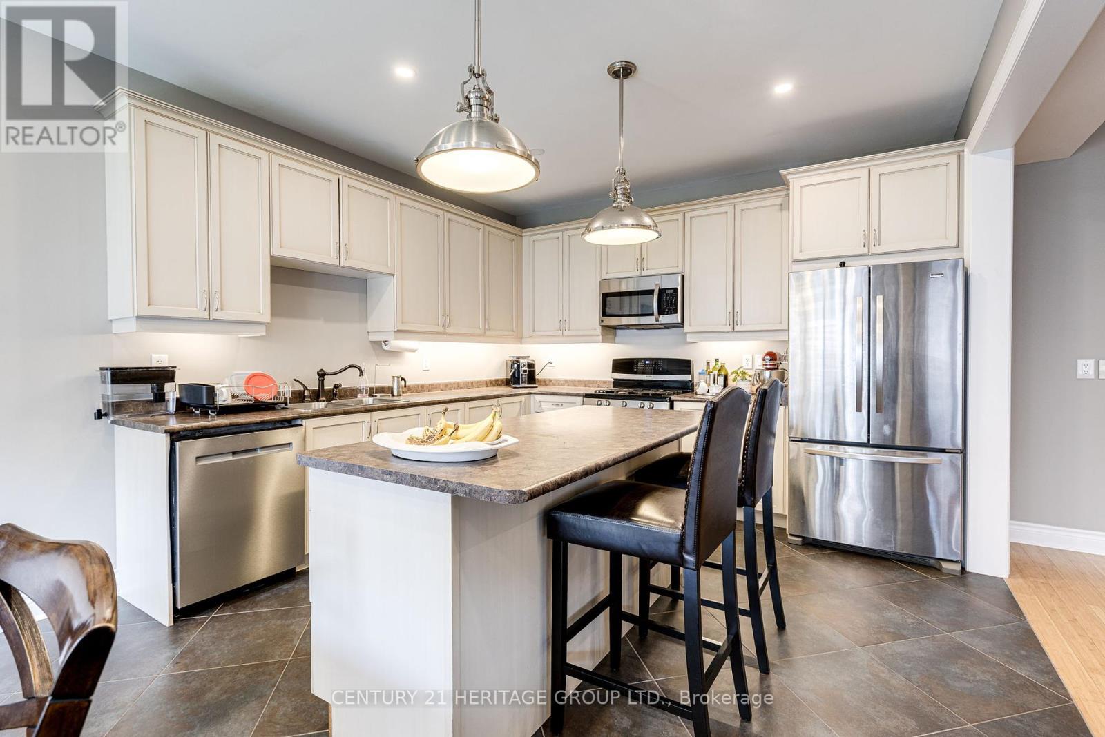 223 Aspenwood Drive, Newmarket (Woodland Hill), Ontario  L3X 3L1 - Photo 12 - N12147104
