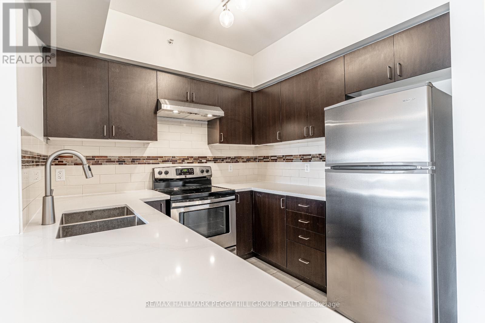 305 - 45 Ferndale Drive S, Barrie, Ontario  L4N 5W7 - Photo 4 - S12147121