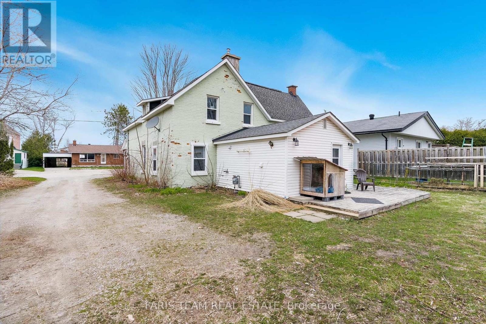 10 Wolfe Street, Penetanguishene, Ontario  L9M 1B9 - Photo 8 - S12147163