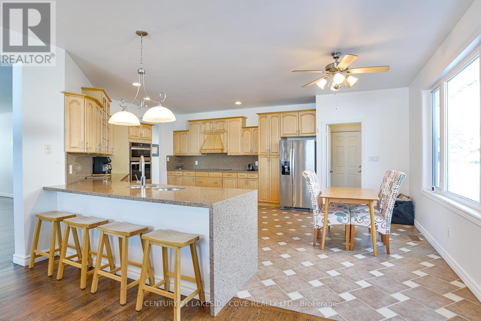 17 Willow Crescent, Ramara, Ontario  L0K 1B0 - Photo 12 - S12147167