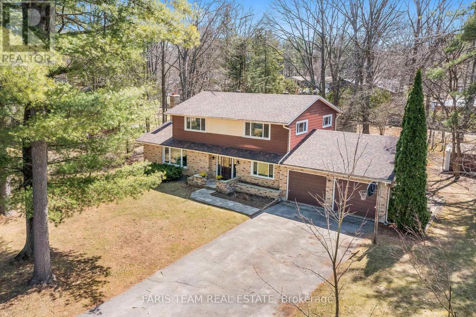 15 LAWRENCE AVENUE, Springwater, Ontario