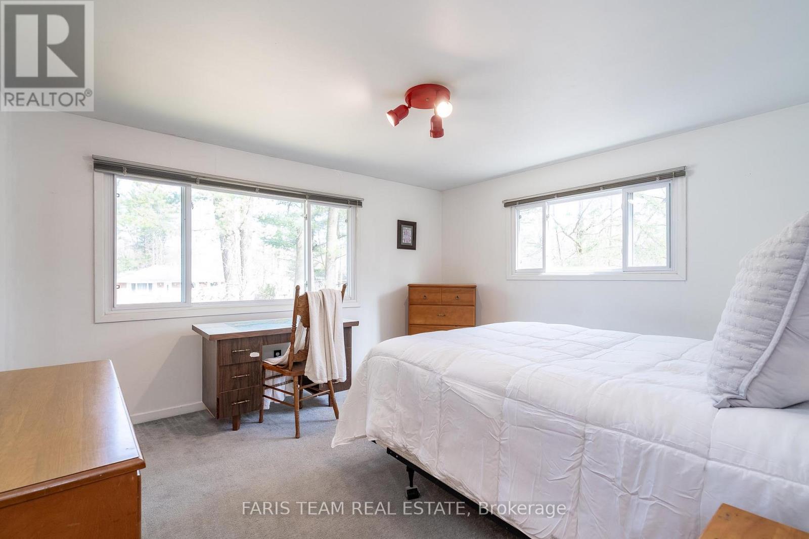 15 Lawrence Avenue, Springwater, Ontario  L0L 1Y2 - Photo 15 - S12147192
