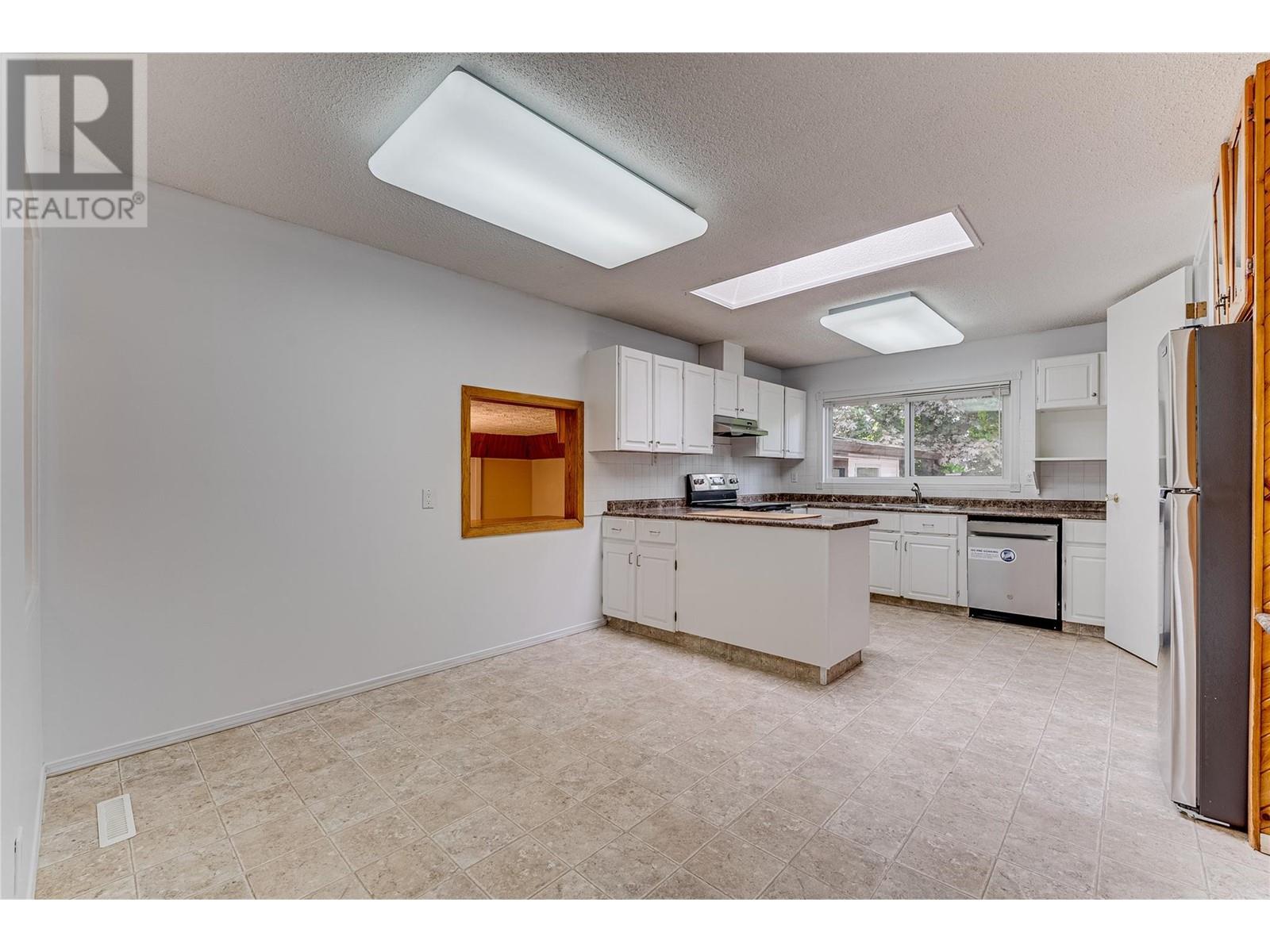 Property at 2304 18 Street image 2