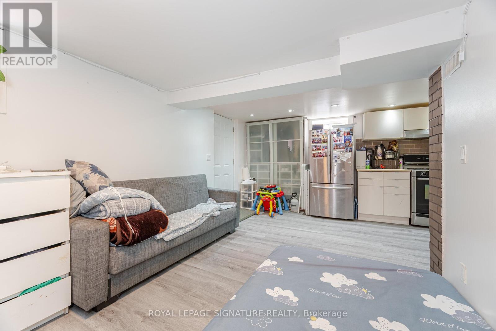 25 Handel Street, Toronto (Rockcliffe-Smythe), Ontario  M6N 4G2 - Photo 37 - W12147153