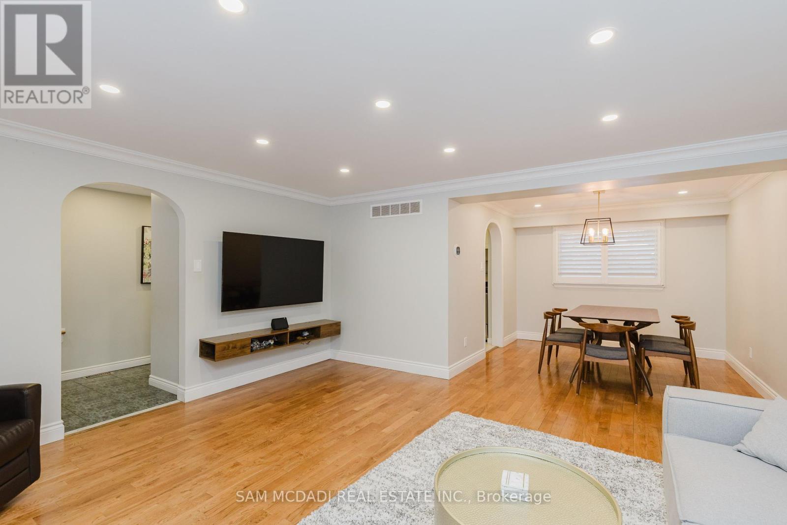 2344 Devon Road, Oakville, Ontario  L6J 5R5 - Photo 7 - W12147254