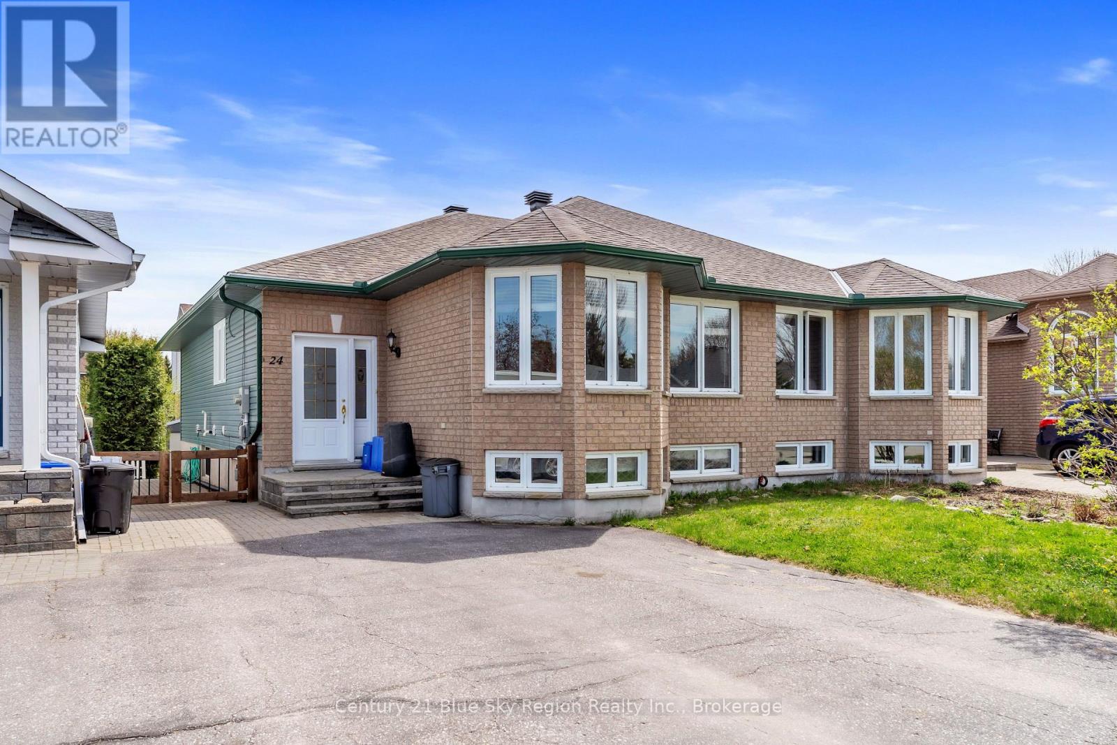 24 Mariah Street, North Bay, Ontario  P1A 4L9 - Photo 1 - X12147321