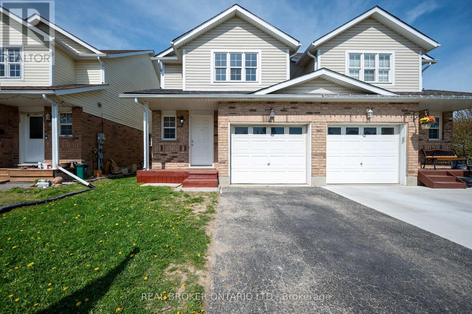 Property at 4 MOUNTAIN LAUREL CRESCENT image 1