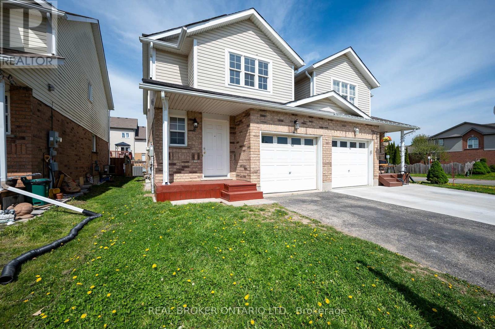 Property at 4 MOUNTAIN LAUREL CRESCENT image 2