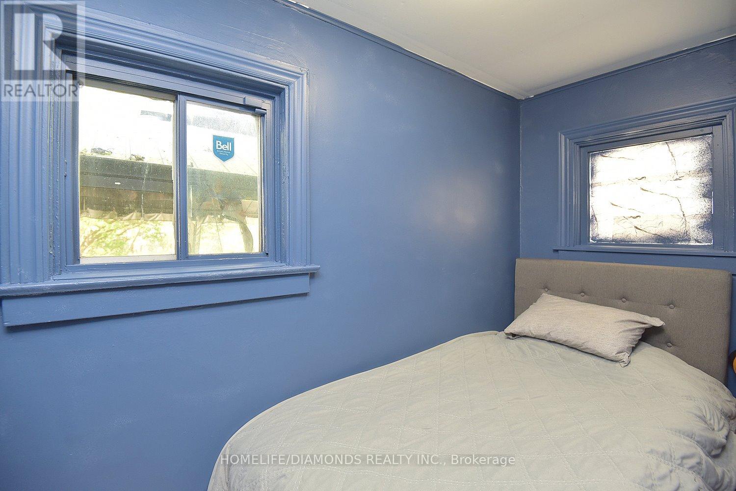 3 Rices Lane, Welland (Lincoln/crowland), Ontario  L3B 3L7 - Photo 20 - X12147119