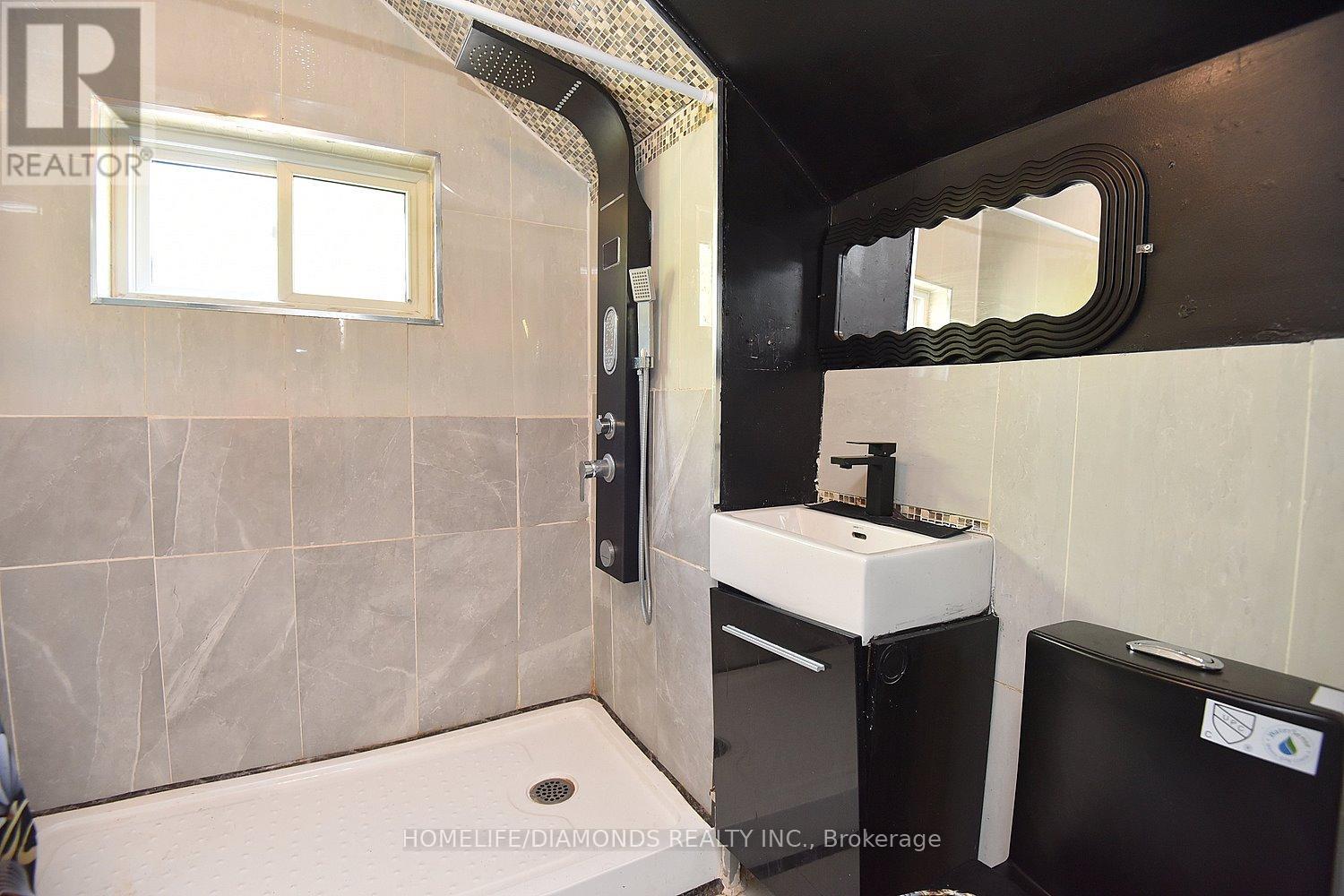 3 Rices Lane, Welland, Ontario  L3B 3L7 - Photo 22 - X12147119