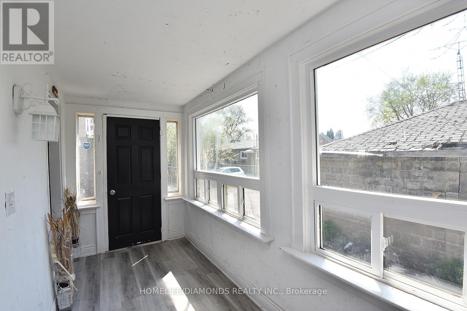 3 Rices Lane, Welland, Ontario  L3B 3L7 - Photo 3 - X12147119