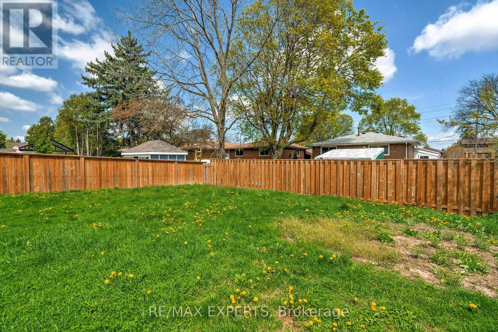 78 Atwater Crescent, Hamilton (Rolston), Ontario  L9C 2E7 - Photo 41 - X12147230