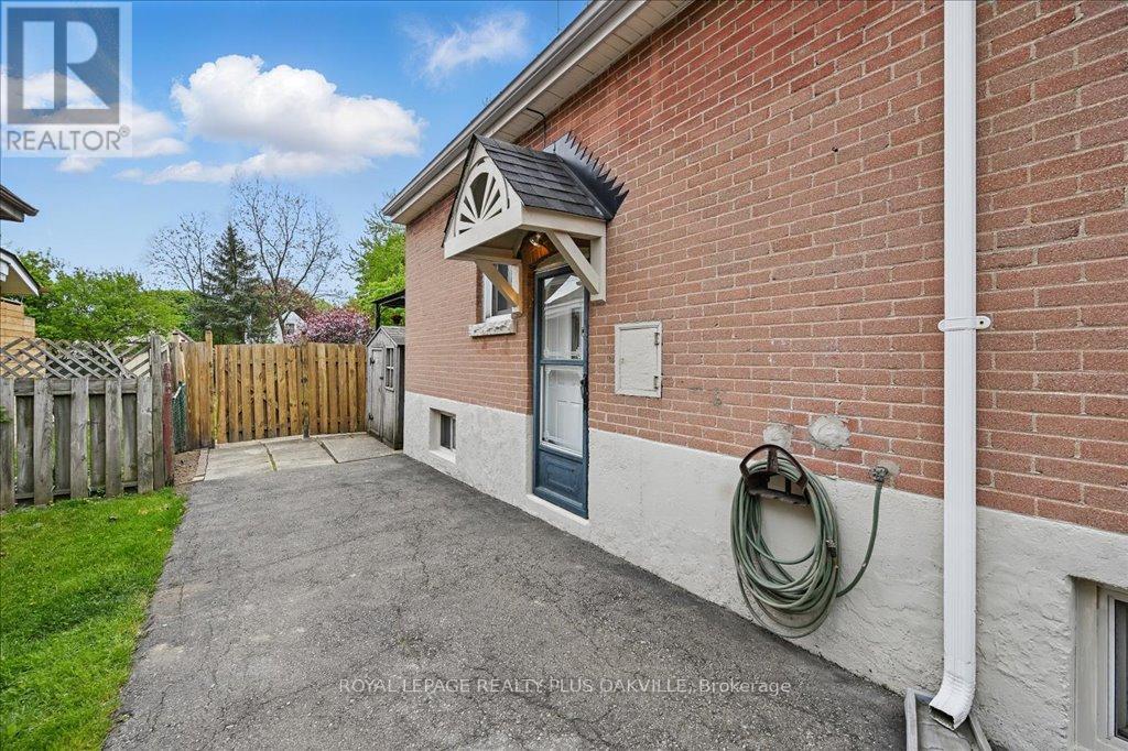 361 East 23rd Street, Hamilton (Burkholme), Ontario  L8V 2X5 - Photo 37 - X12147255