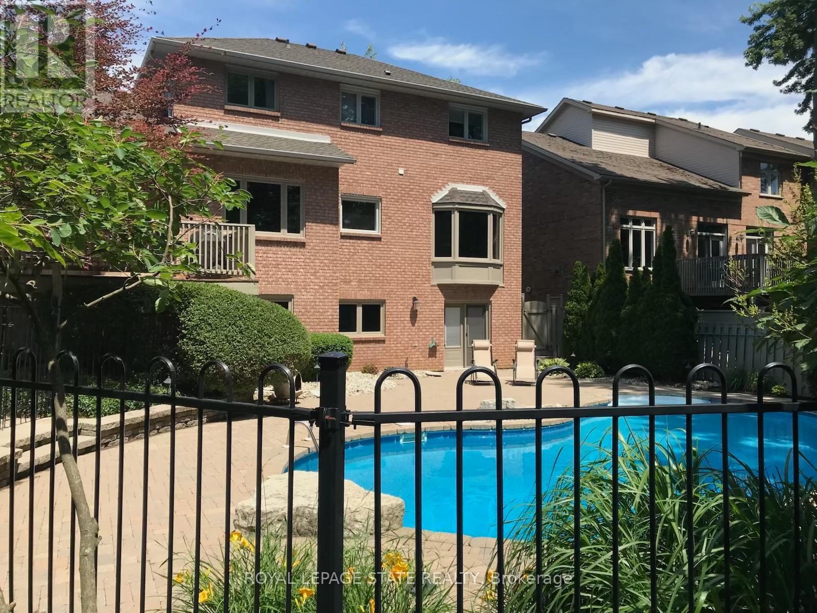 628 Highvalley Road, Hamilton (Ancaster), Ontario  L9G 3X3 - Photo 44 - X12147266