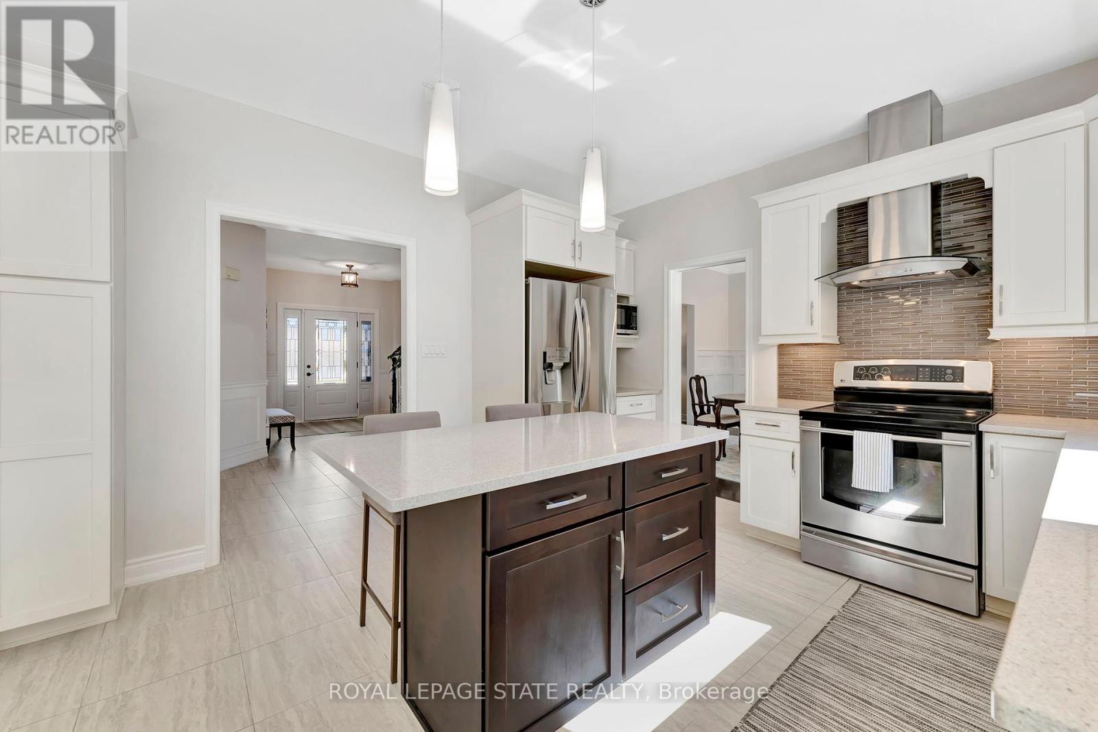 628 Highvalley Road, Hamilton (Ancaster), Ontario  L9G 3X3 - Photo 8 - X12147266