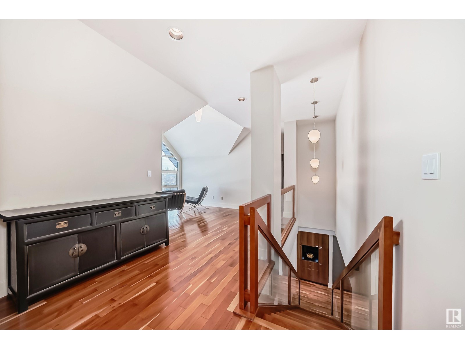 Property at 9130 VALLEYVIEW DR NW image 2