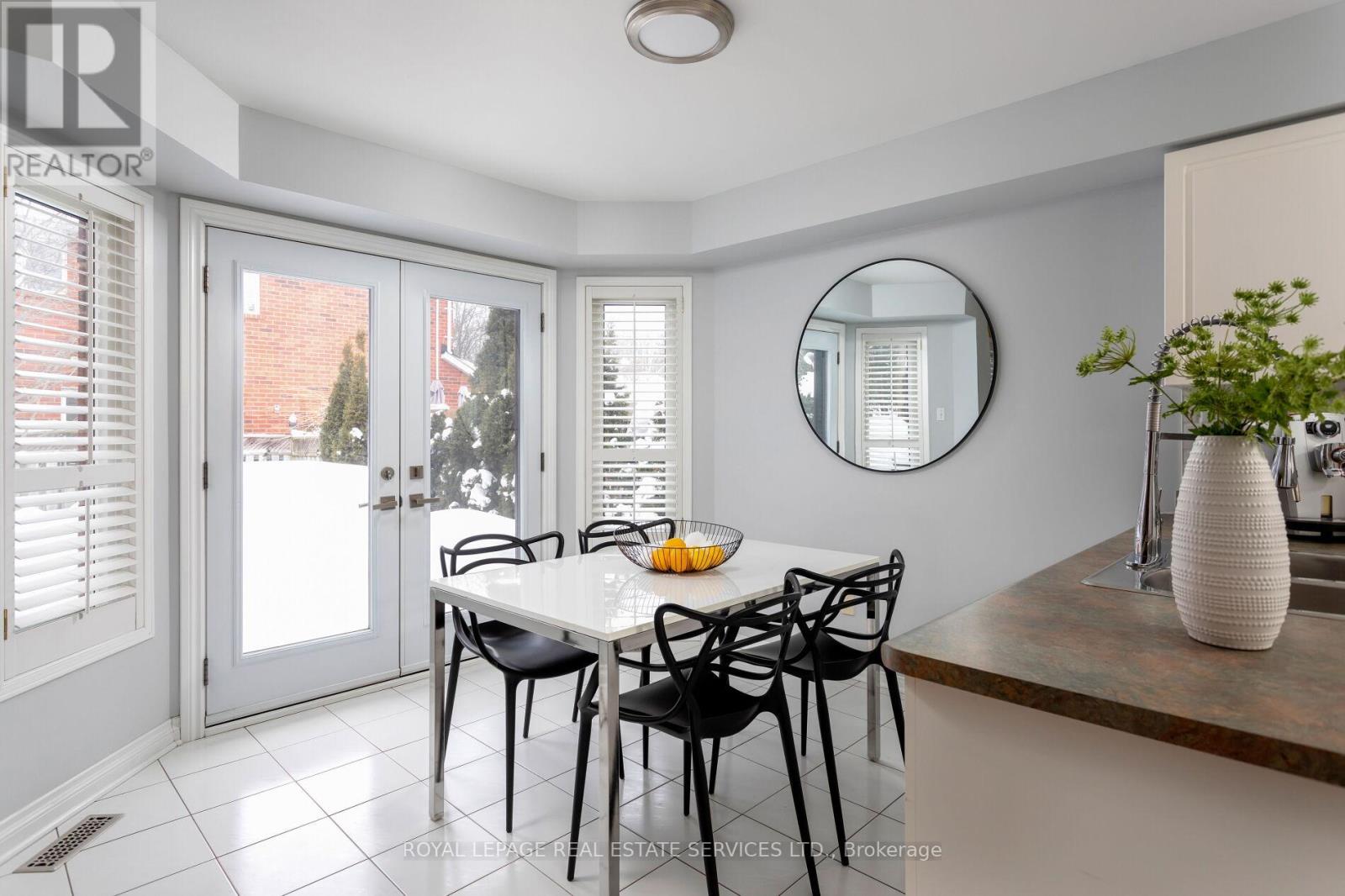 2243 Vista Oak Road, Oakville, Ontario  L6M 3L8 - Photo 13 - W12112324