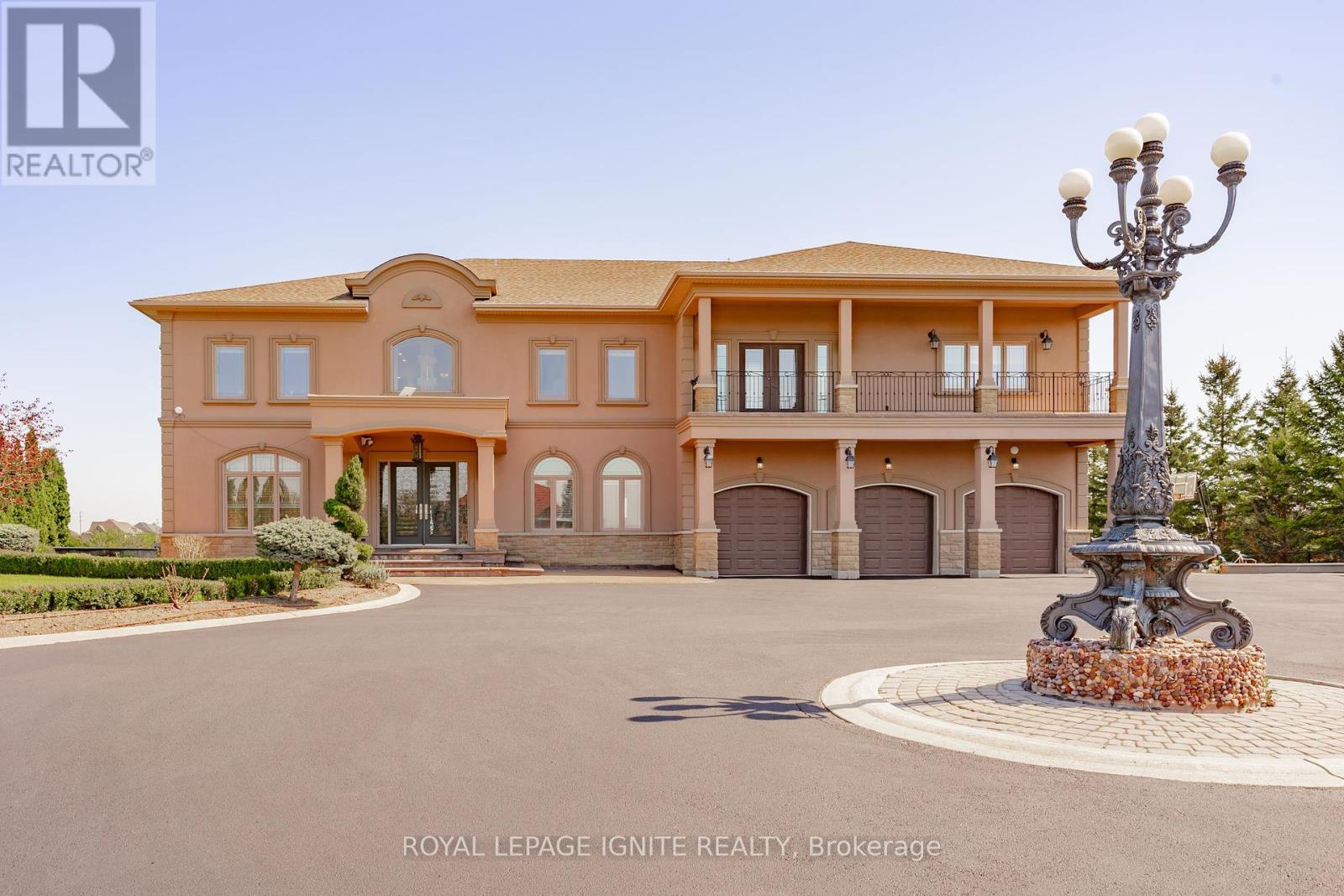 10 EVERGLADE DRIVE, Brampton, Ontario