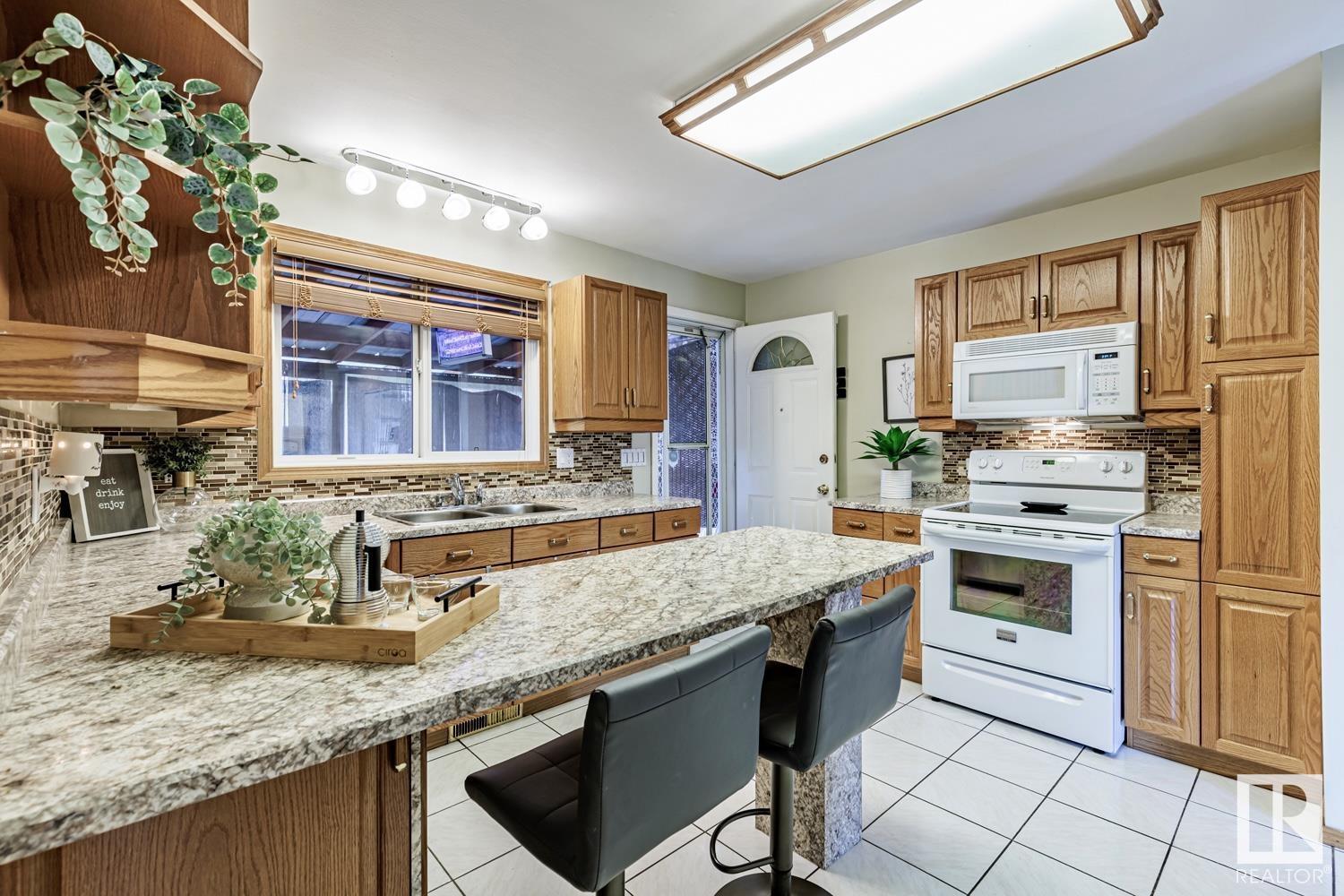 Property at 6723 40 AV NW NW image 4